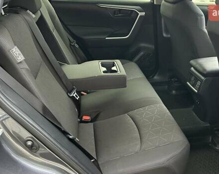 Сірий Тойота РАВ 4, об'ємом двигуна 1.99 л та пробігом 51 тис. км за 28463 $, фото 6 на Automoto.ua