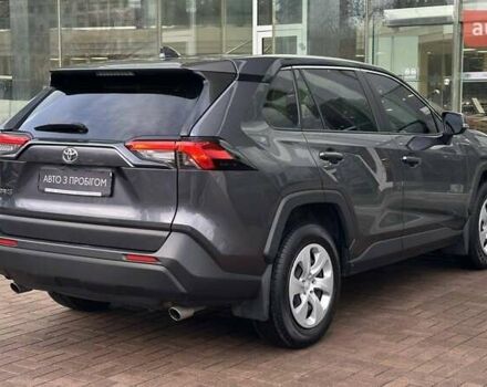 Сірий Тойота РАВ 4, об'ємом двигуна 1.99 л та пробігом 51 тис. км за 28463 $, фото 16 на Automoto.ua