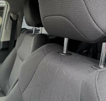 Сірий Тойота РАВ 4, об'ємом двигуна 1.99 л та пробігом 47 тис. км за 27000 $, фото 6 на Automoto.ua