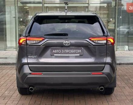 Сірий Тойота РАВ 4, об'ємом двигуна 1.99 л та пробігом 51 тис. км за 28463 $, фото 3 на Automoto.ua
