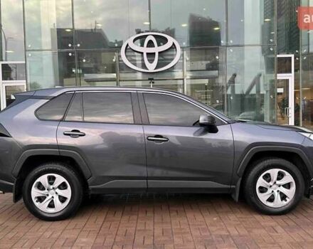 Сірий Тойота РАВ 4, об'ємом двигуна 1.99 л та пробігом 51 тис. км за 28463 $, фото 15 на Automoto.ua