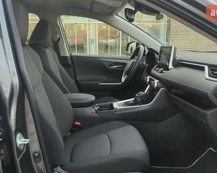 Серый Тойота РАВ 4, объемом двигателя 2.49 л и пробегом 37 тыс. км за 32485 $, фото 5 на Automoto.ua