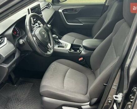 Сірий Тойота РАВ 4, об'ємом двигуна 1.99 л та пробігом 51 тис. км за 28463 $, фото 11 на Automoto.ua