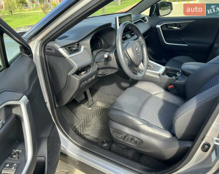 Тойота РАВ 4 2021 в Киеве на Automoto.ua Серый Тойота РАВ 4, объемом двигателя 2.49 л и пробегом 53 тыс. км за 37999 $, фото 12 на Automoto.ua