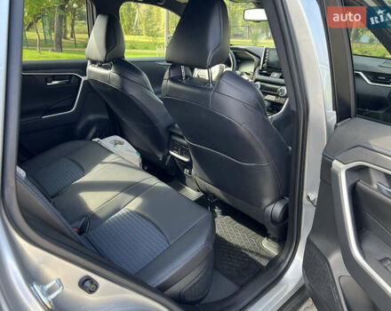 Тойота РАВ 4 2021 в Киеве на Automoto.ua Серый Тойота РАВ 4, объемом двигателя 2.49 л и пробегом 53 тыс. км за 37999 $, фото 6 на Automoto.ua