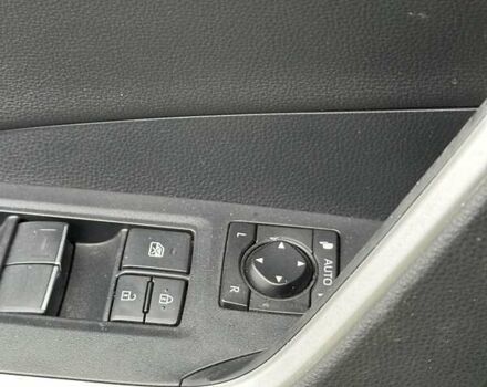 Сірий Тойота РАВ 4, об'ємом двигуна 1.99 л та пробігом 45 тис. км за 29515 $, фото 9 на Automoto.ua