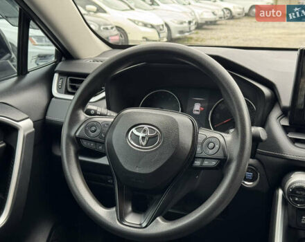 Тойота РАВ 4 2021 в Бердичеве на Automoto.ua Серый Тойота РАВ 4, объемом двигателя 2.49 л и пробегом 45 тыс. км за 27500 $, фото 15 на Automoto.ua