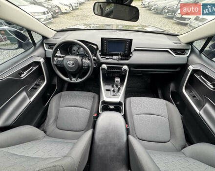 Тойота РАВ 4 2021 в Бердичеве на Automoto.ua Серый Тойота РАВ 4, объемом двигателя 2.49 л и пробегом 45 тыс. км за 27500 $, фото 12 на Automoto.ua