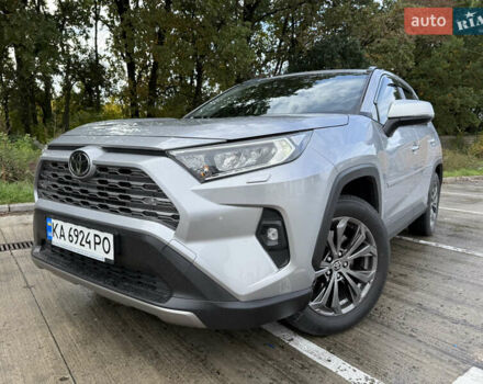 Тойота РАВ 4 2022 у Києві на Automoto.ua Сірий Тойота РАВ 4, об'ємом двигуна 1.99 л та пробігом 9 тис. км за 37900 $, фото 5 на Automoto.ua