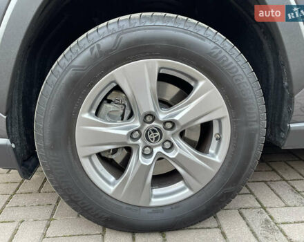 Сірий Тойота РАВ 4, об'ємом двигуна 1.99 л та пробігом 8 тис. км за 31600 $, фото 22 на Automoto.ua