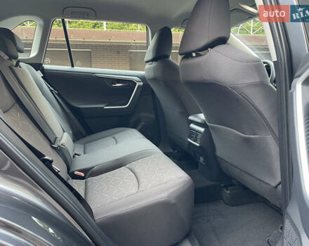 Сірий Тойота РАВ 4, об'ємом двигуна 1.99 л та пробігом 8 тис. км за 31600 $, фото 43 на Automoto.ua