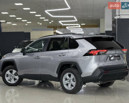Сірий Тойота РАВ 4, об'ємом двигуна 2.49 л та пробігом 56 тис. км за 31499 $, фото 2 на Automoto.ua