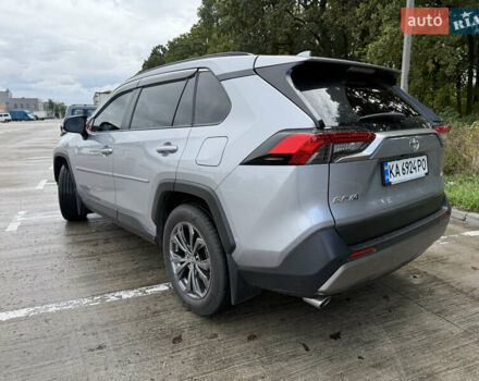 Тойота РАВ 4 2022 у Києві на Automoto.ua Сірий Тойота РАВ 4, об'ємом двигуна 1.99 л та пробігом 9 тис. км за 37900 $, фото 3 на Automoto.ua