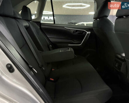 Сірий Тойота РАВ 4, об'ємом двигуна 2.49 л та пробігом 56 тис. км за 31499 $, фото 10 на Automoto.ua