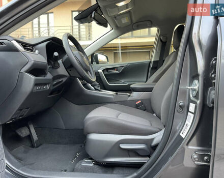 Сірий Тойота РАВ 4, об'ємом двигуна 1.99 л та пробігом 8 тис. км за 31600 $, фото 23 на Automoto.ua