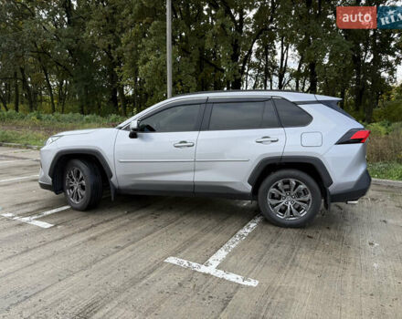 Тойота РАВ 4 2022 у Києві на Automoto.ua Сірий Тойота РАВ 4, об'ємом двигуна 1.99 л та пробігом 9 тис. км за 37900 $, фото 4 на Automoto.ua
