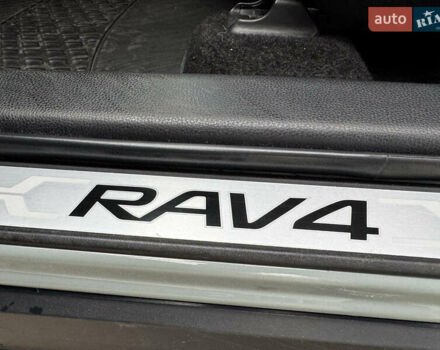 Серый Тойота РАВ 4, объемом двигателя 2.5 л и пробегом 19 тыс. км за 45490 $, фото 56 на Automoto.ua