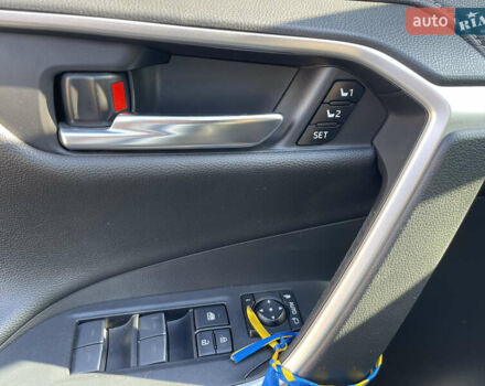 Сірий Тойота РАВ 4, об'ємом двигуна 1.99 л та пробігом 17 тис. км за 34300 $, фото 4 на Automoto.ua