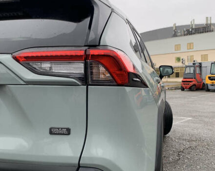 Сірий Тойота РАВ 4, об'ємом двигуна 2.49 л та пробігом 17 тис. км за 43700 $, фото 3 на Automoto.ua