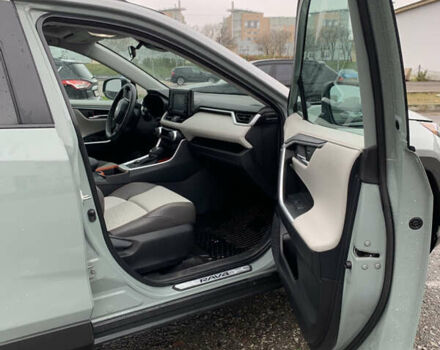 Сірий Тойота РАВ 4, об'ємом двигуна 2.49 л та пробігом 17 тис. км за 43700 $, фото 14 на Automoto.ua