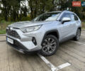 Тойота РАВ 4 2022 у Києві на Automoto.ua Сірий Тойота РАВ 4, об'ємом двигуна 1.99 л та пробігом 9 тис. км за 37900 $, фото 1 на Automoto.ua