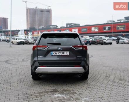 Сірий Тойота РАВ 4, об'ємом двигуна 2.49 л та пробігом 37 тис. км за 45200 $, фото 4 на Automoto.ua