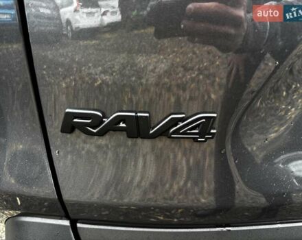 Серый Тойота РАВ 4, объемом двигателя 2.49 л и пробегом 17 тыс. км за 33900 $, фото 3 на Automoto.ua