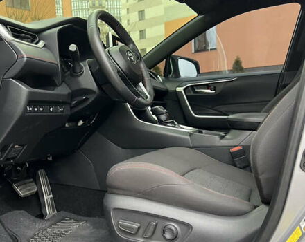 Сірий Тойота РАВ 4, об'ємом двигуна 2.49 л та пробігом 69 тис. км за 39300 $, фото 38 на Automoto.ua