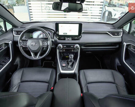 Сірий Тойота РАВ 4, об'ємом двигуна 2.49 л та пробігом 70 тис. км за 43153 $, фото 7 на Automoto.ua