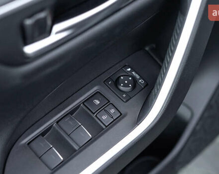 Сірий Тойота РАВ 4, об'ємом двигуна 2.49 л та пробігом 70 тис. км за 43153 $, фото 13 на Automoto.ua