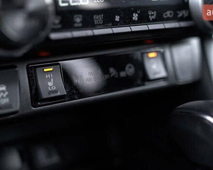 Сірий Тойота РАВ 4, об'ємом двигуна 2.49 л та пробігом 70 тис. км за 43153 $, фото 27 на Automoto.ua