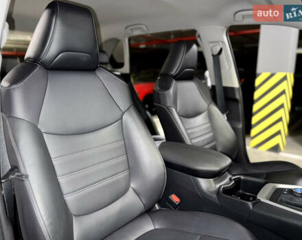 Сірий Тойота РАВ 4, об'ємом двигуна 2 л та пробігом 28 тис. км за 35900 $, фото 34 на Automoto.ua