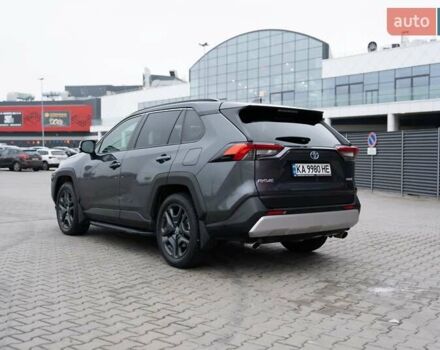 Сірий Тойота РАВ 4, об'ємом двигуна 2.49 л та пробігом 37 тис. км за 45200 $, фото 3 на Automoto.ua