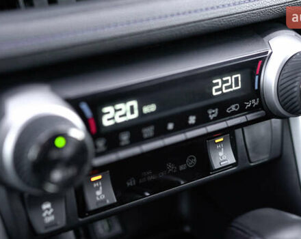 Сірий Тойота РАВ 4, об'ємом двигуна 2.49 л та пробігом 70 тис. км за 43153 $, фото 26 на Automoto.ua