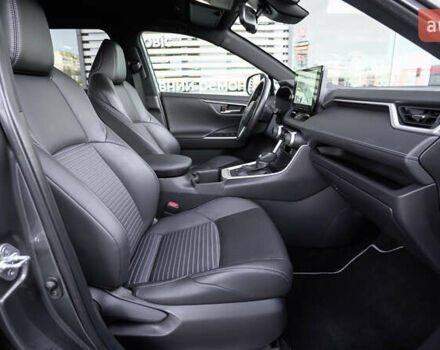 Сірий Тойота РАВ 4, об'ємом двигуна 2.49 л та пробігом 70 тис. км за 43153 $, фото 5 на Automoto.ua