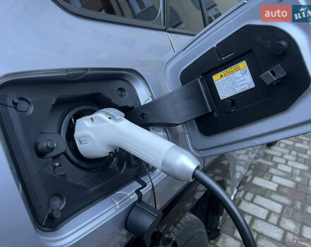 Сірий Тойота РАВ 4, об'ємом двигуна 2.49 л та пробігом 69 тис. км за 39300 $, фото 45 на Automoto.ua