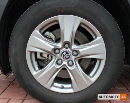 Сірий Тойота РАВ 4, об'ємом двигуна 2 л та пробігом 29 тис. км за 33990 $, фото 3 на Automoto.ua