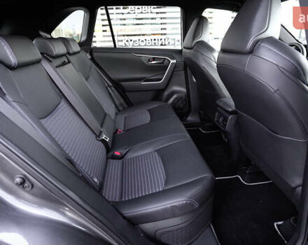 Сірий Тойота РАВ 4, об'ємом двигуна 2.49 л та пробігом 70 тис. км за 43153 $, фото 6 на Automoto.ua