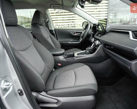 Серый Тойота РАВ 4, объемом двигателя 2.49 л и пробегом 7 тыс. км за 39697 $, фото 5 на Automoto.ua