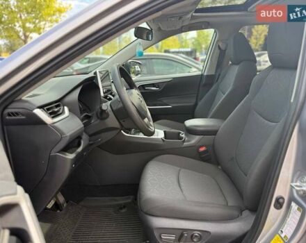 Сірий Тойота РАВ 4, об'ємом двигуна 2.49 л та пробігом 11 тис. км за 34990 $, фото 8 на Automoto.ua