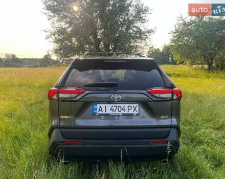 Сірий Тойота РАВ 4, об'ємом двигуна 2.49 л та пробігом 8 тис. км за 33200 $, фото 2 на Automoto.ua