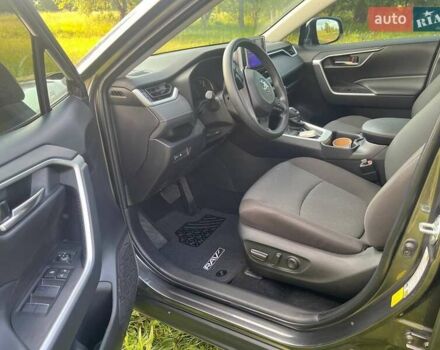 Сірий Тойота РАВ 4, об'ємом двигуна 2.49 л та пробігом 8 тис. км за 33200 $, фото 7 на Automoto.ua