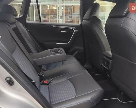 Сірий Тойота РАВ 4, об'ємом двигуна 2.49 л та пробігом 26 тис. км за 41895 $, фото 6 на Automoto.ua