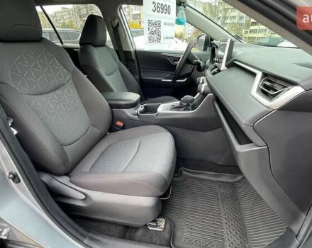 Сірий Тойота РАВ 4, об'ємом двигуна 2.49 л та пробігом 11 тис. км за 34990 $, фото 10 на Automoto.ua