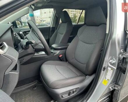 Сірий Тойота РАВ 4, об'ємом двигуна 2.49 л та пробігом 11 тис. км за 34990 $, фото 7 на Automoto.ua