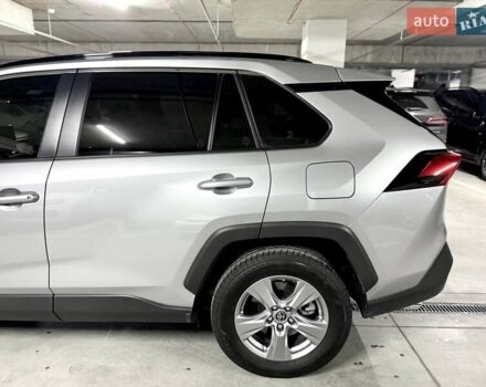 Сірий Тойота РАВ 4, об'ємом двигуна 2.49 л та пробігом 14 тис. км за 36500 $, фото 3 на Automoto.ua