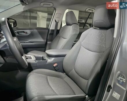 Сірий Тойота РАВ 4, об'ємом двигуна 2.49 л та пробігом 14 тис. км за 36500 $, фото 20 на Automoto.ua