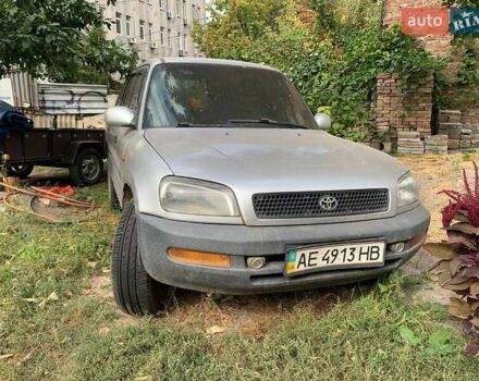 Сірий Тойота РАВ 4, об'ємом двигуна 2 л та пробігом 400 тис. км за 4000 $, фото 1 на Automoto.ua