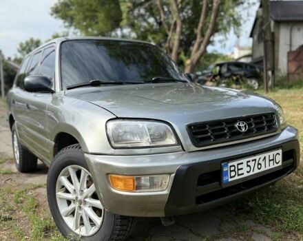 Серый Тойота РАВ 4, объемом двигателя 2 л и пробегом 330 тыс. км за 4500 $, фото 1 на Automoto.ua