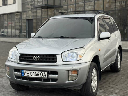 Серый Тойота РАВ 4, объемом двигателя 2 л и пробегом 242 тыс. км за 5499 $, фото 1 на Automoto.ua